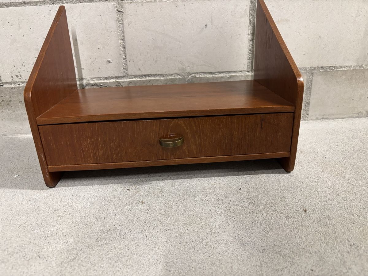 Tables de nuit: Midcentury Danish design bedside shelf in teak – Neuf (Voir description) à Attiswil par Retrodane 1