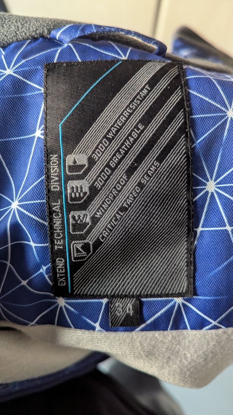 Giacche: Blaue Winterjacke Grösse 34 – Usato da Dietikon venduto da Bhelbling 2