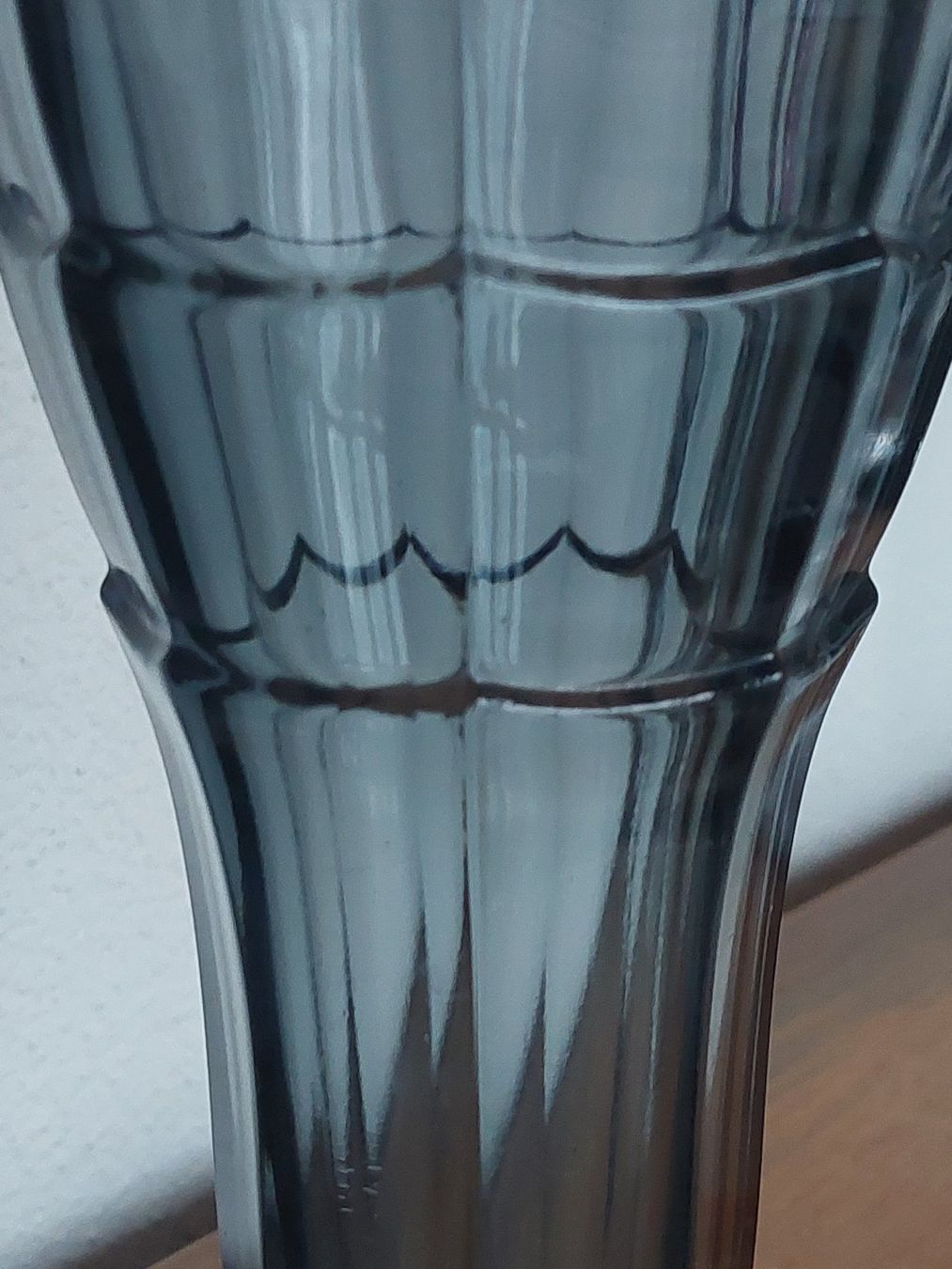 Vasen & Gefässe: Art Deco Pressglas Vase rauchgrau – Gebraucht aus Hergiswil NW von maiette-23.N 4