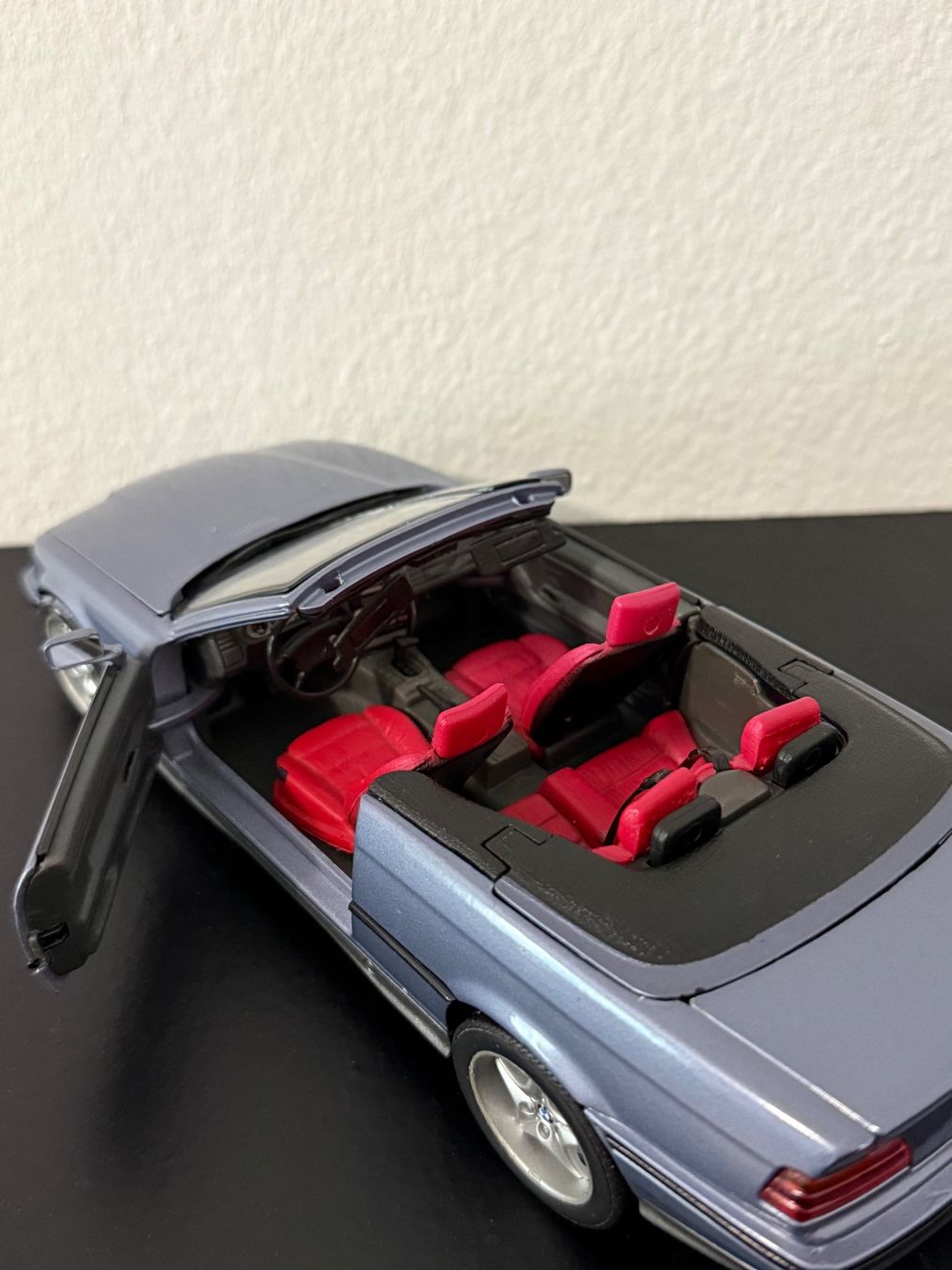 BMW Modellini d'auto: BMW 325i E36 Cabrio 1:18 Maisto – Usato da Bülach venduto da Meti2023 5