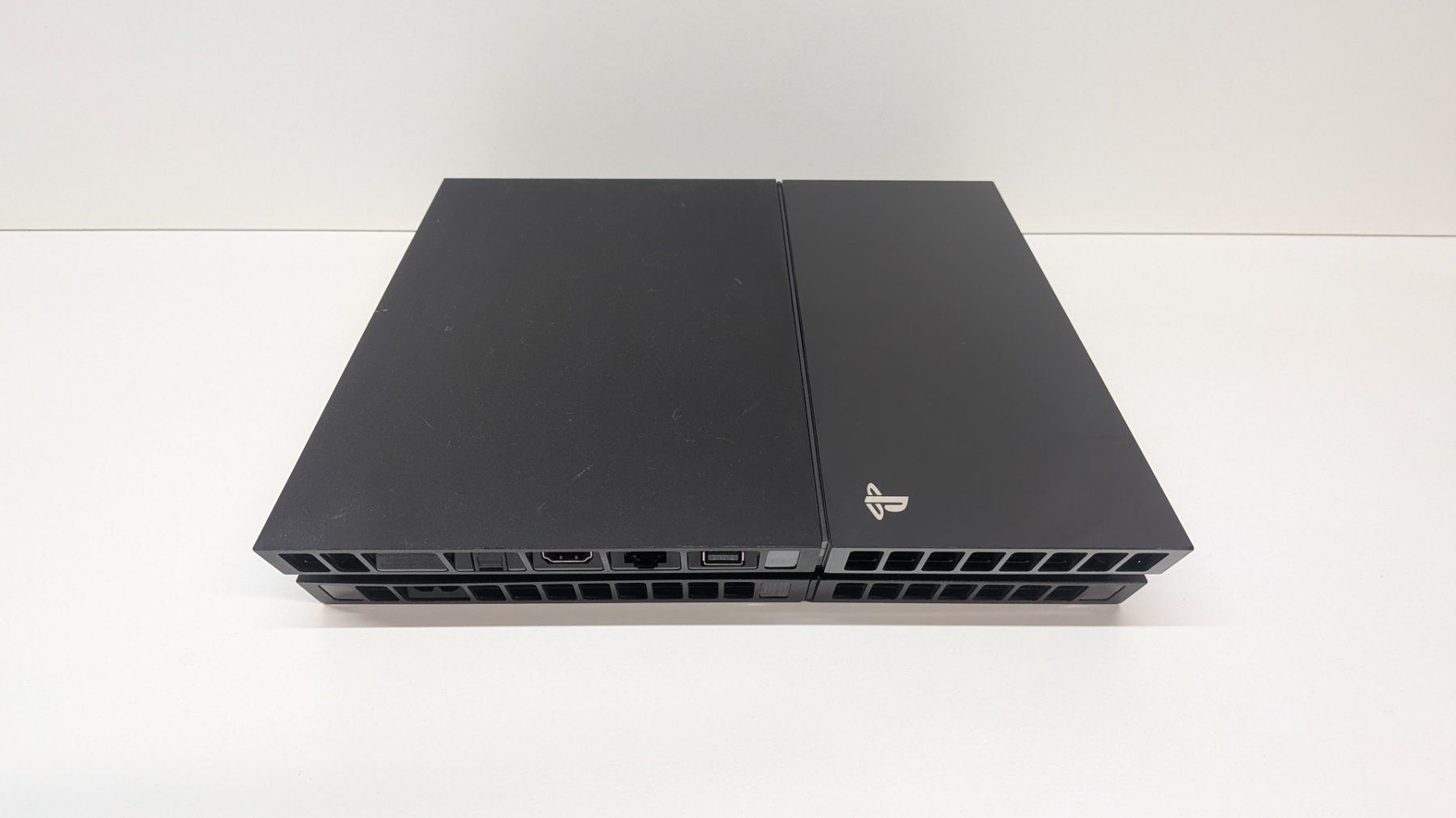 Sony Console: PlayStation 4 mit Controller und GTA V – Usato da Menziken venduto da mame18 6
