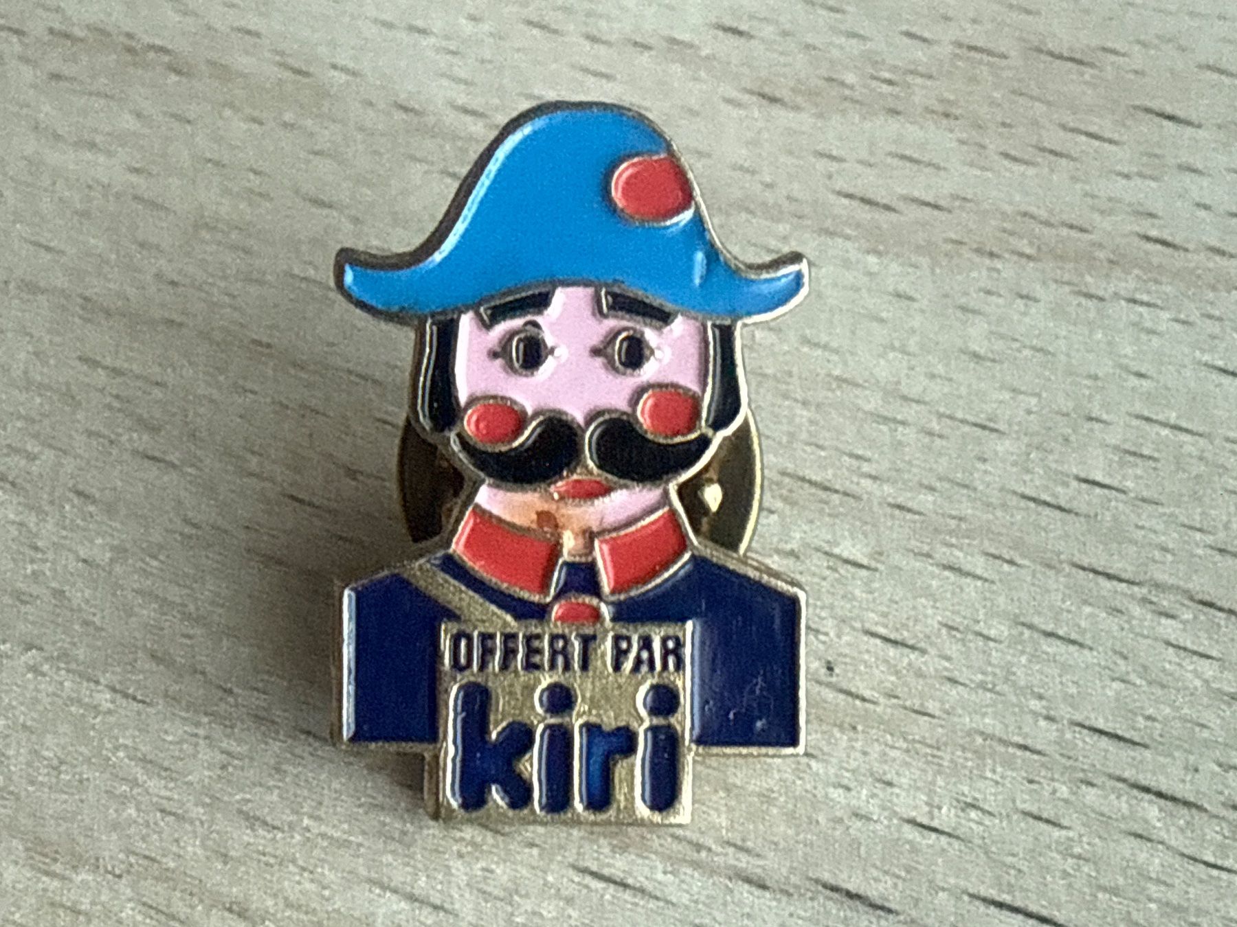Placchette & Badge: Pin Kiri – Usato da Glattbrugg venduto da Schweigmatt