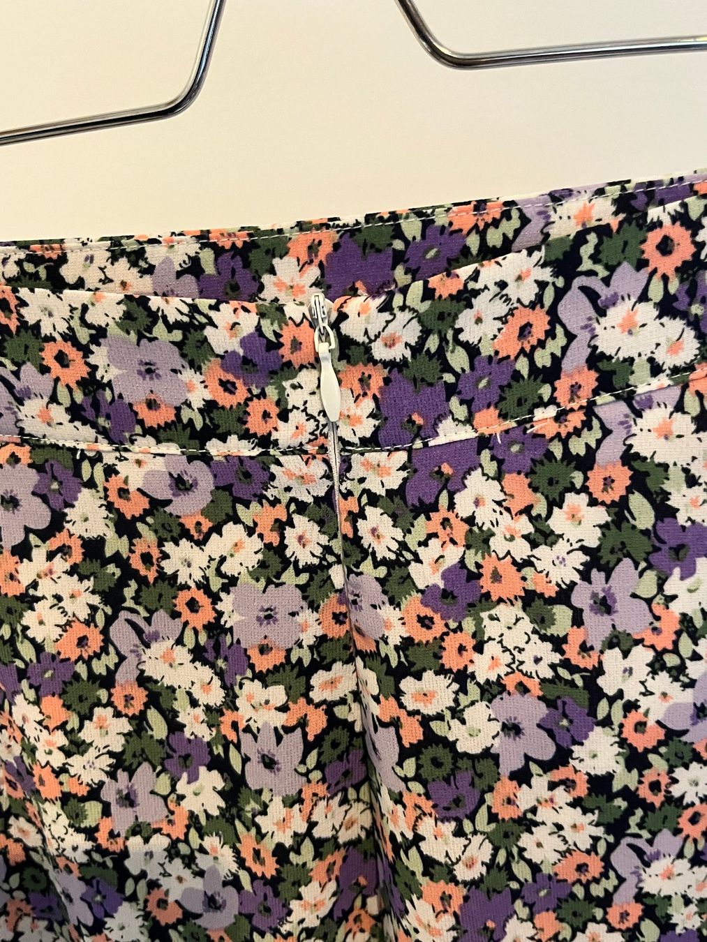 Na-kd Gonne: Jupe NA-KD, Motifs fleurs – Usato da Savagnier venduto da taianab 2