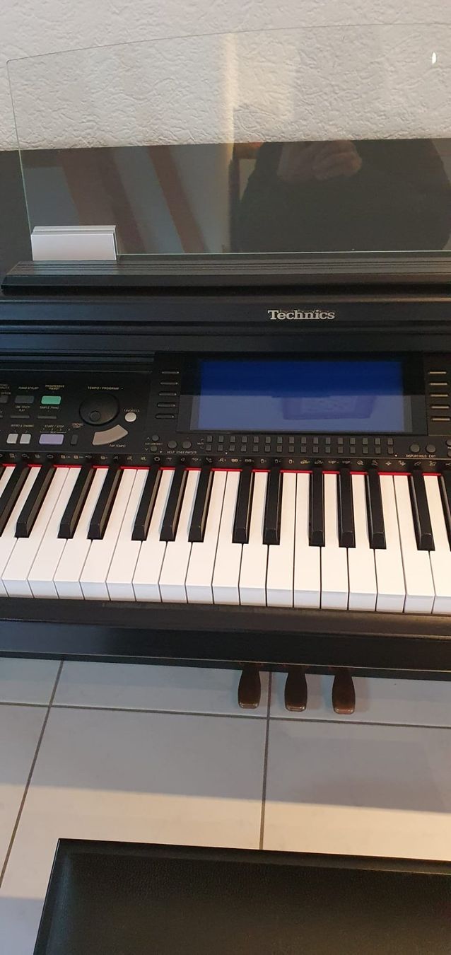Technics Musikinstrumente: Klavier / E-Piano/ Technics SX-PR604 mit Stuhl und Mikrofon – Gebraucht aus Ottenbach von  8