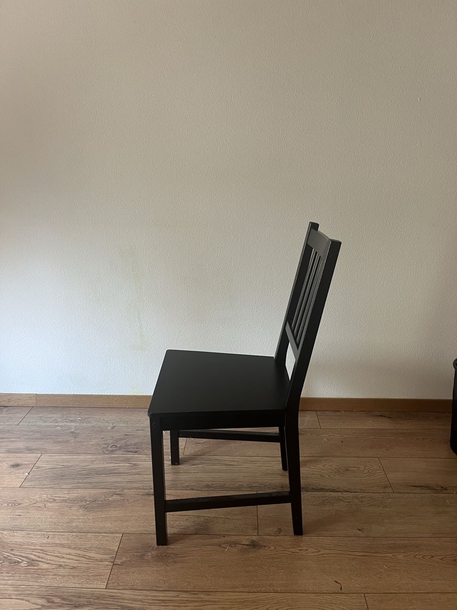 Ikea Chaises: Schwarzer Stuhl Holzsitz – Neuf (Voir description) à Zürich par jaelllara 2