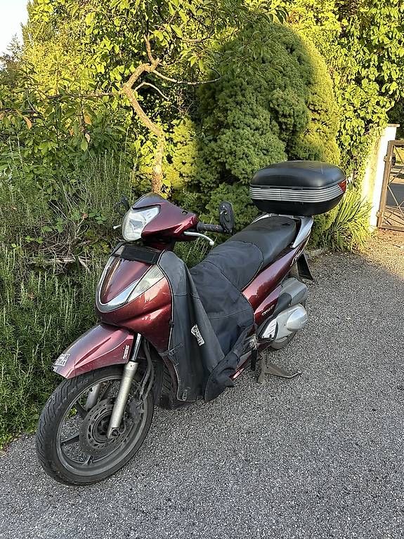 Scooters: Honda SH 300i – D'occasion à Plan-les-Ouates par jerem1228 1