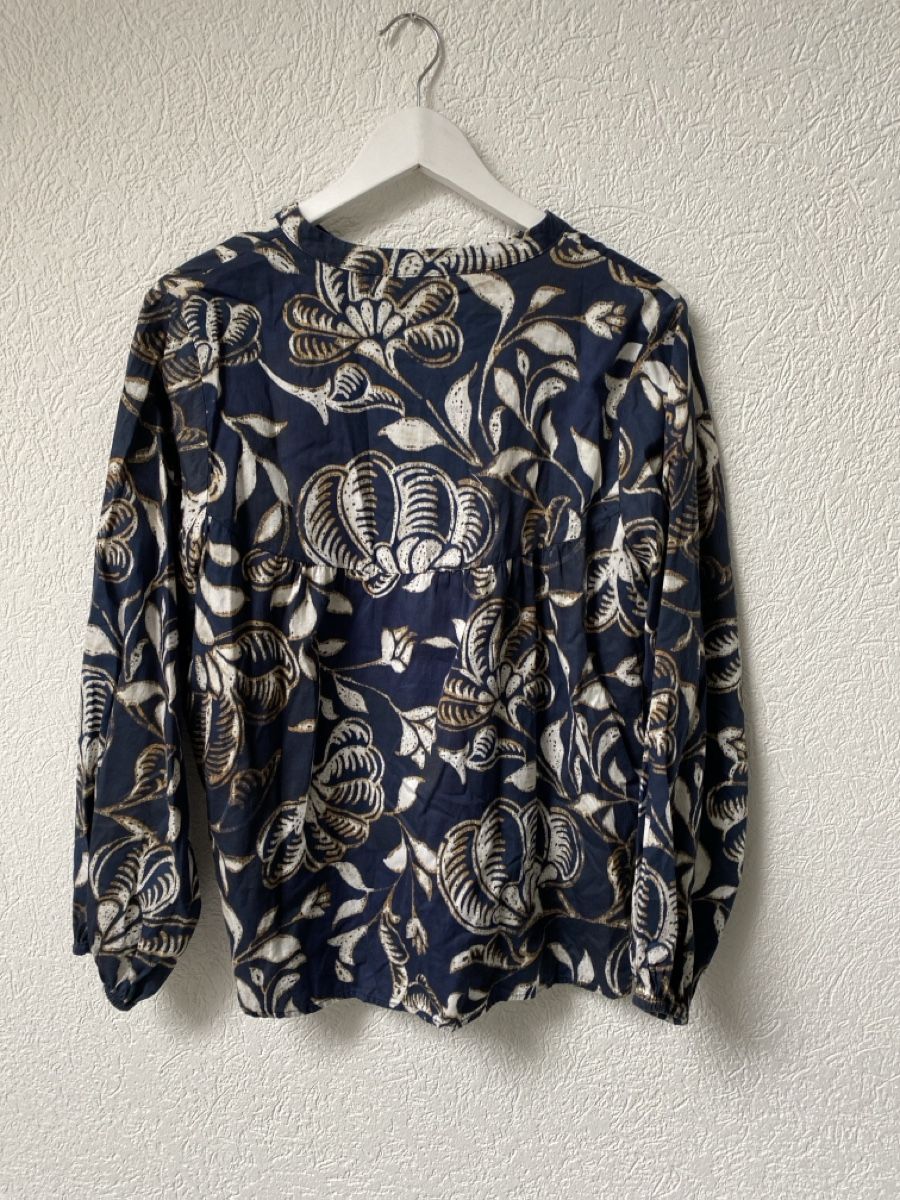 Emily van den Bergh Camicette: Emily Van Den Bergh Bluse  Gr 40 Blaugold Blätterprint  – Usato da Homberg b. Thun venduto da Homata 2