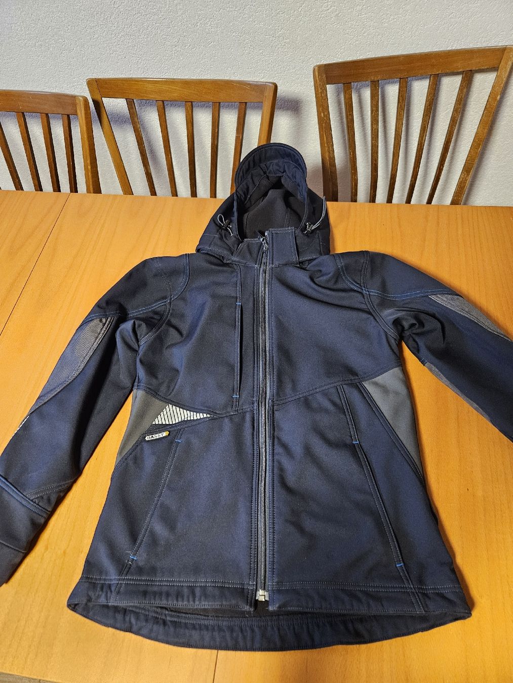 Giacche: Damen Softshelljacke Dassy Gr. S Blau/Grau Arbeitsjacke – Usato da Gutenburg venduto da Andle219