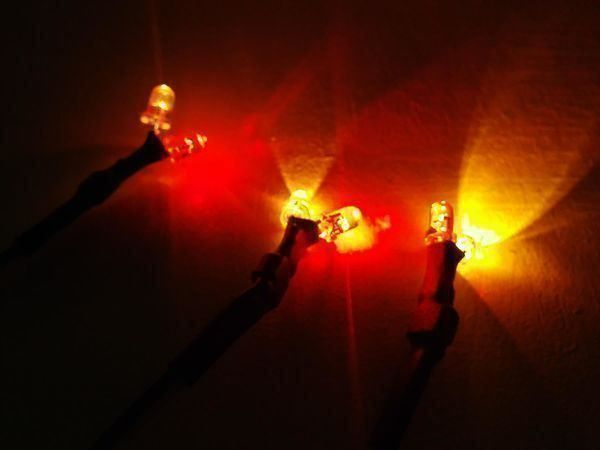Modellini di ferrovie: FEUER! Flacker-LED klein verkabelt – Nuovo (secondo la descrizione) da Luzern venduto da Salefactory