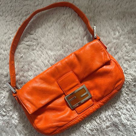 Sac baguette Fendi vintage, cuir orange vibrant