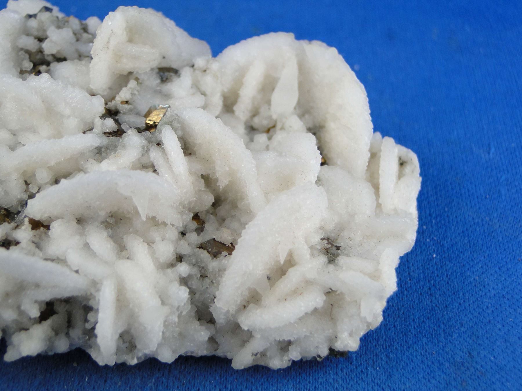 Minerali & Pietre curative: Quartz psm Baryt mit Chalkopyrit – Usato da Schinznach Bad venduto da Demerald 5