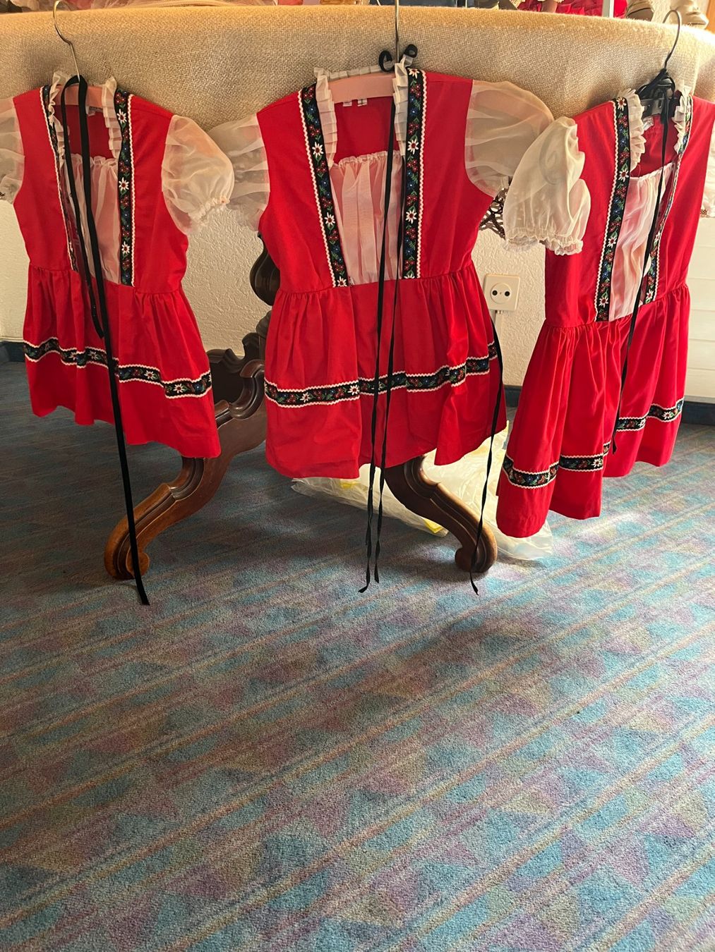 Costumi: 3x Kinder Dirndl Schweiz – Usato da Montlingen venduto da Giardini13