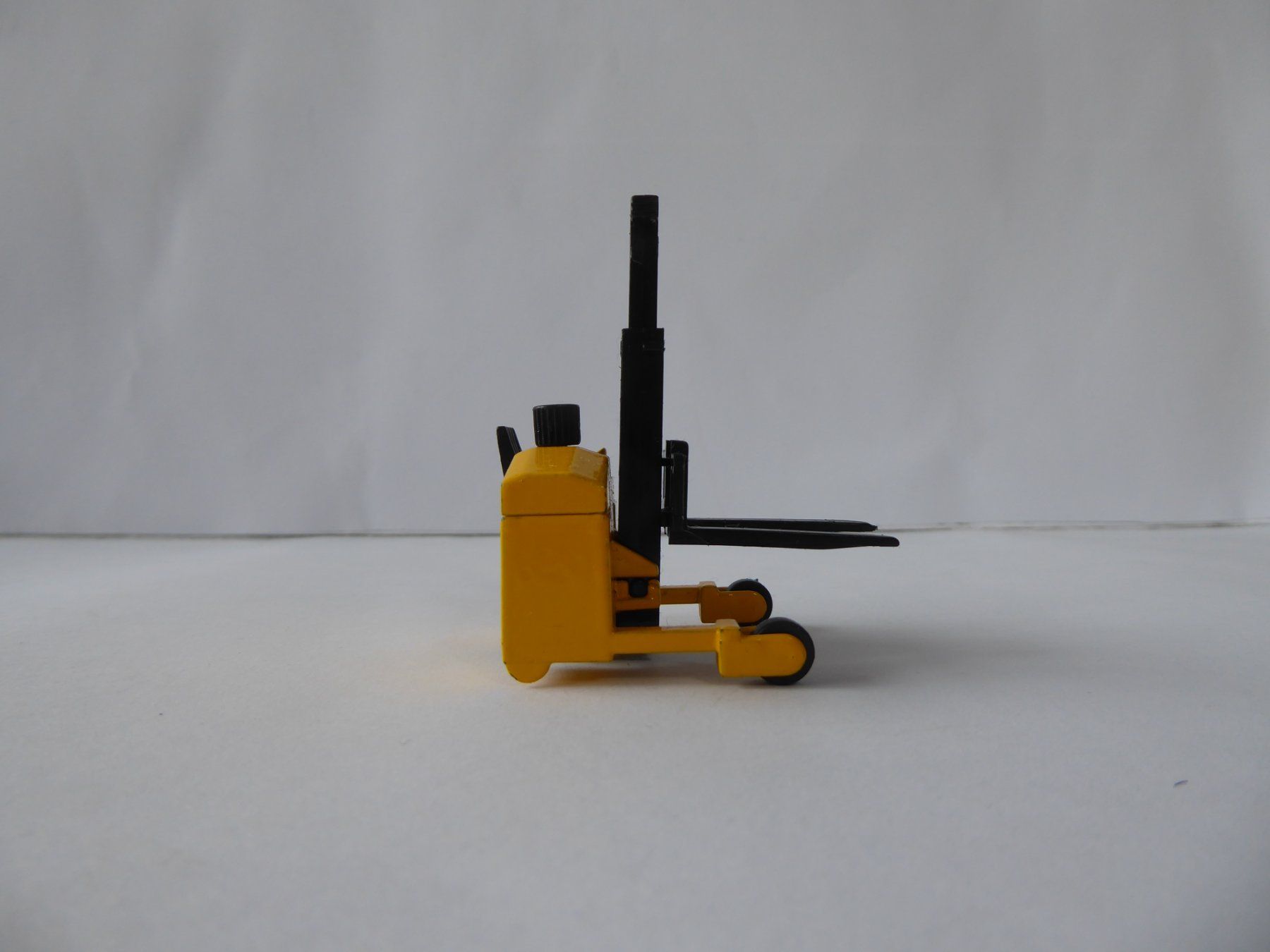 Siku Giocattoli: Toller Siku Staplerwagen, ca. 5,3cm lang – Usato da Turbenthal venduto da Nautop 2