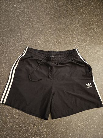 Shorts Adidas schwarz Grösse L guter Zustand