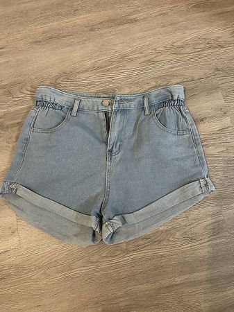 Kurze Jeanshose