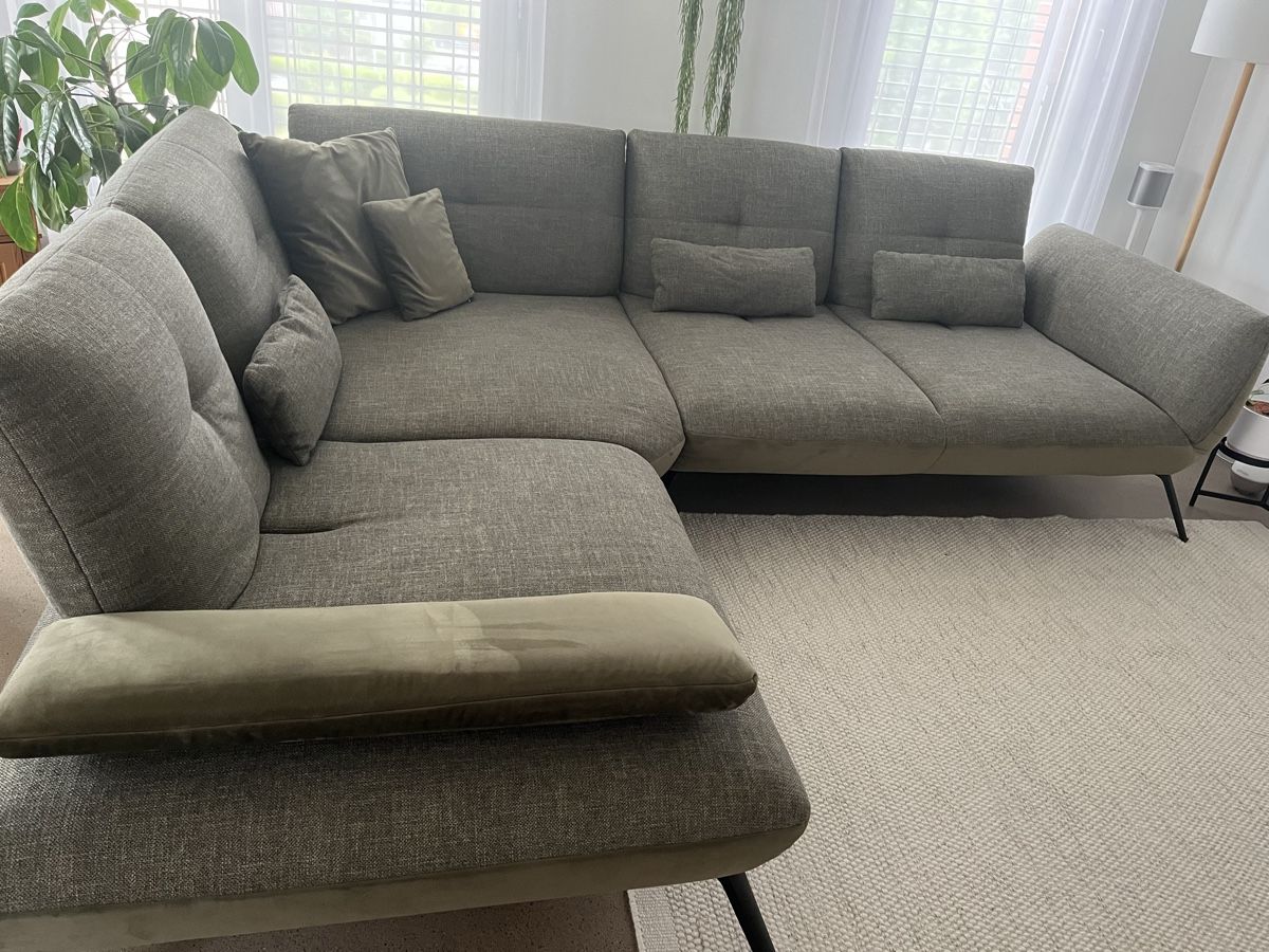 Divani: Grosse Couch khaki / grün – Usato da Zürich venduto da Molweni 1