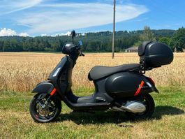 Vespa GTS 300 Super Black Topcase neuwertig
