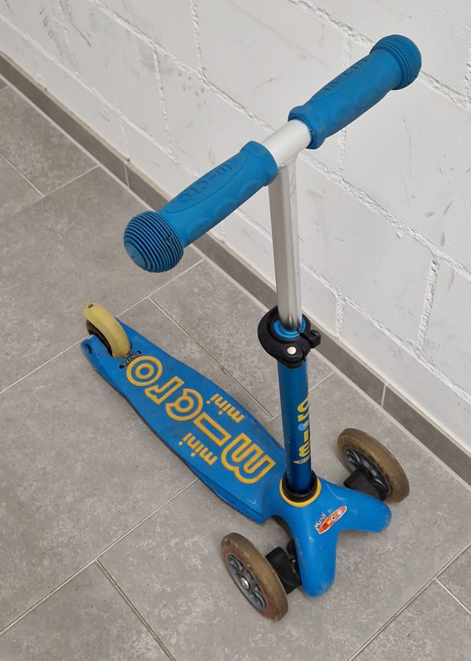 Micro Kickboard: Mini Micro Scooter, blau, gut erhaltener Zustand – Gebraucht aus Wettingen von brownie14