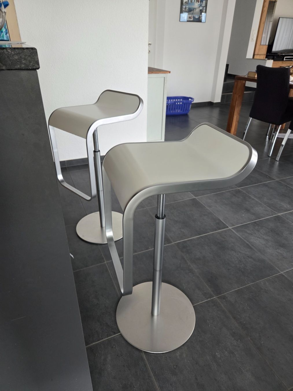 Lapalma Sgabelli: 4er Set Lapalma Designerhocker weiss – Usato da Marbach SG venduto da safemaster777 4