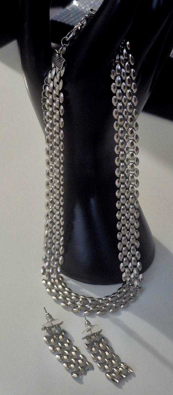 Ketten: Set collana e orecchini colore argento nuovi – Neu (gemäss Beschreibung) aus Giubiasco von Stefaniav 2