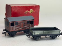 EX-  Zwei alte Metallwagons Made in England