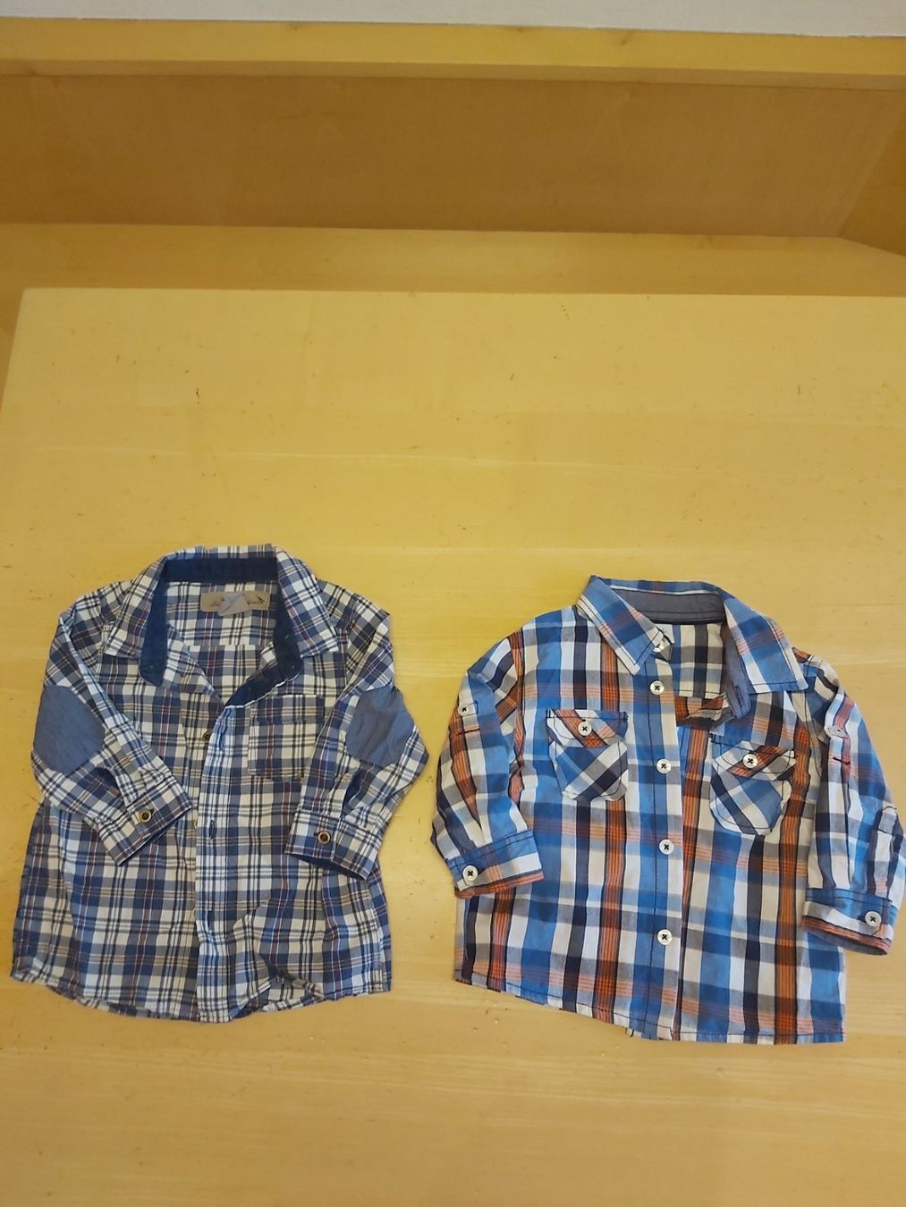 Lotti & Set di vestiti: Hemden junge Gr. 74 – Usato da Disentis/Mustér venduto da epa_862v