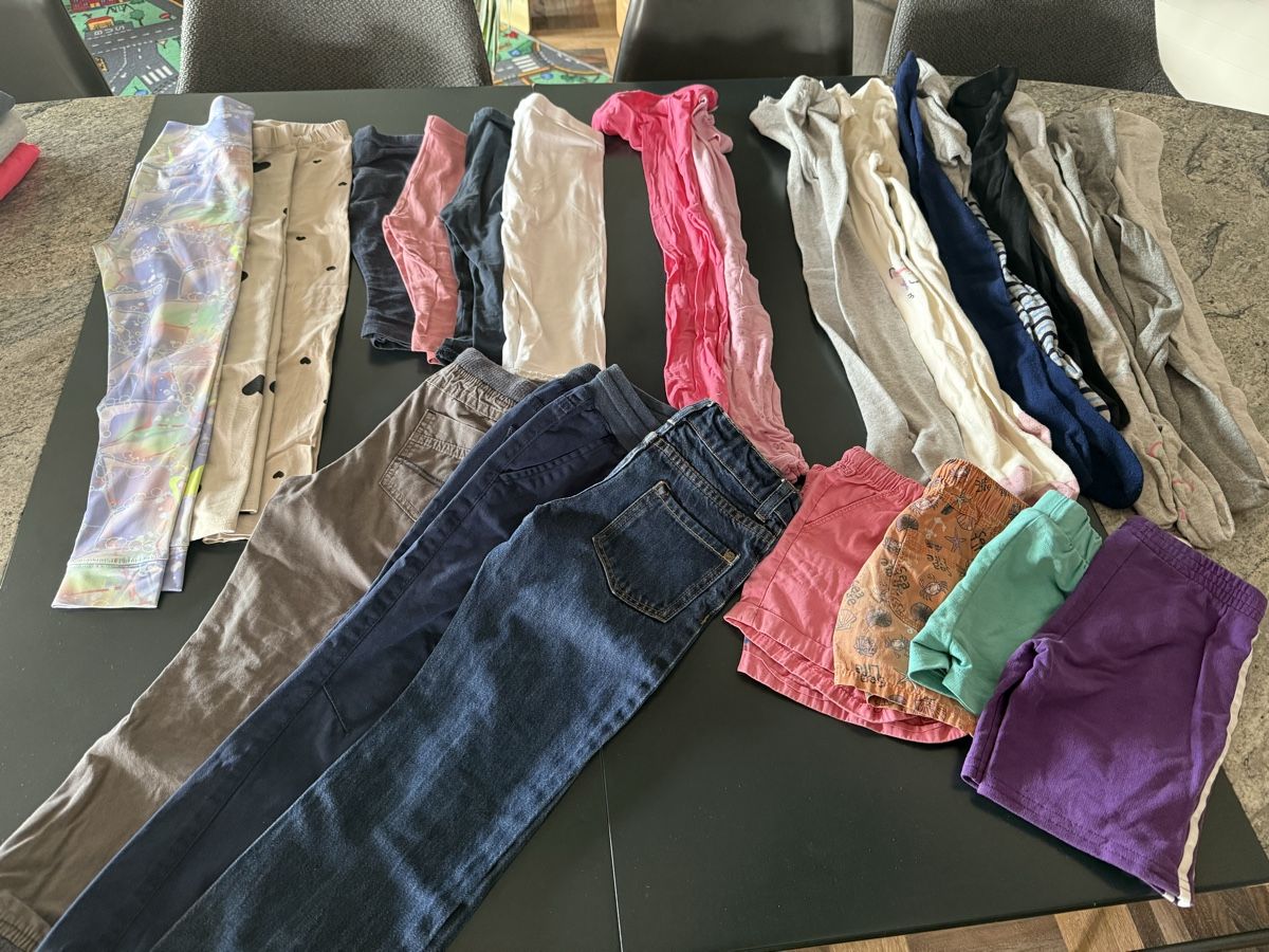 Lotti & Set di vestiti: Grossen Kleiderpaket Mädchen Grösse 110/116 – Usato da Steckborn venduto da Diana.84 3