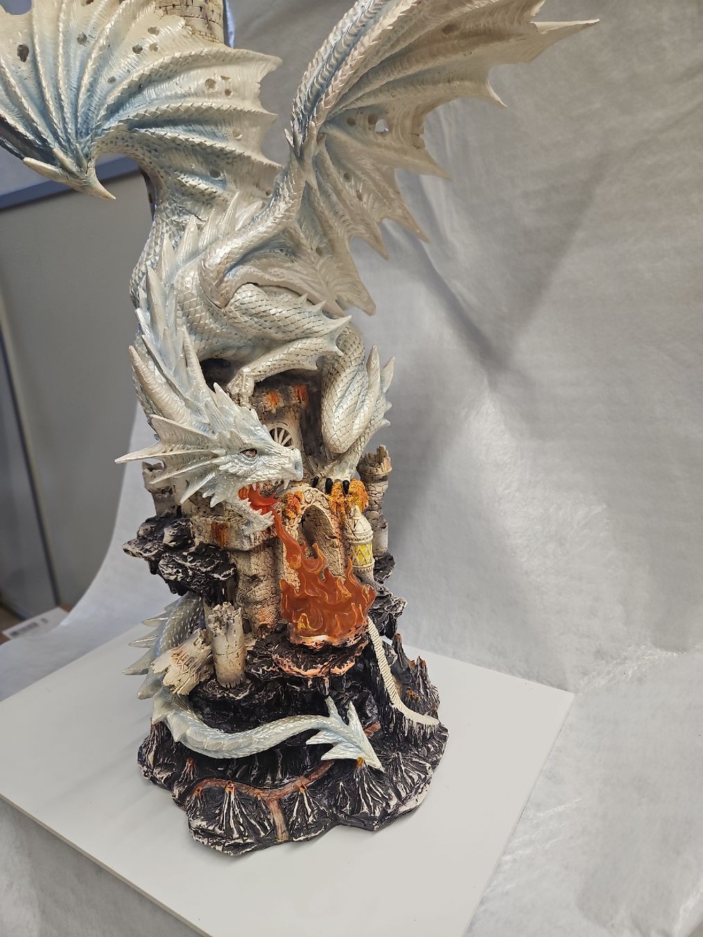 Statuette: Drache Attackiert Burg – Nuovo (secondo la descrizione) da Dielsdorf venduto da Kenan997 2