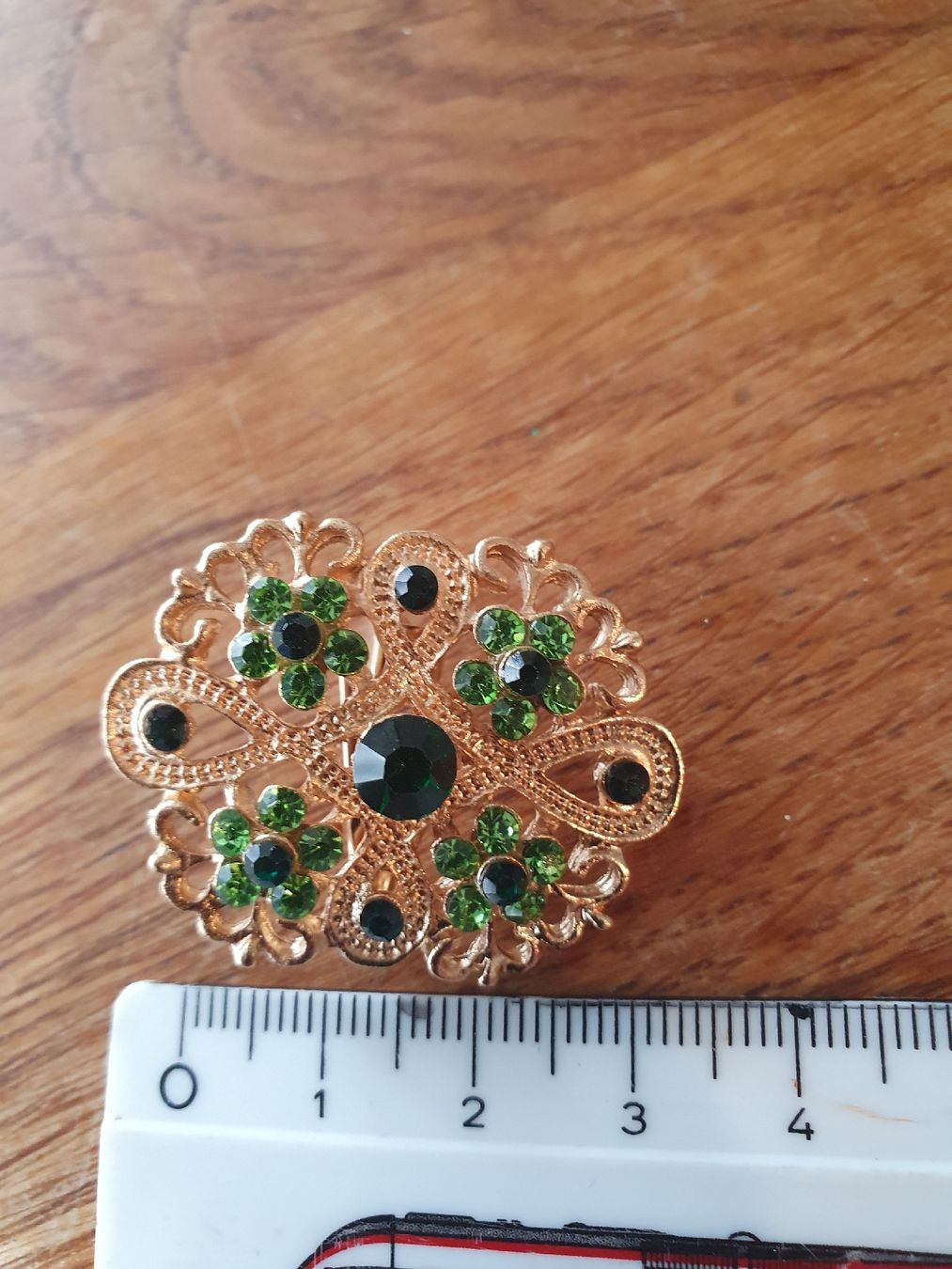 Broches & Aiguilles: Brosche – Neuf avec emballage d'origine à Läufelfingen par Netti04