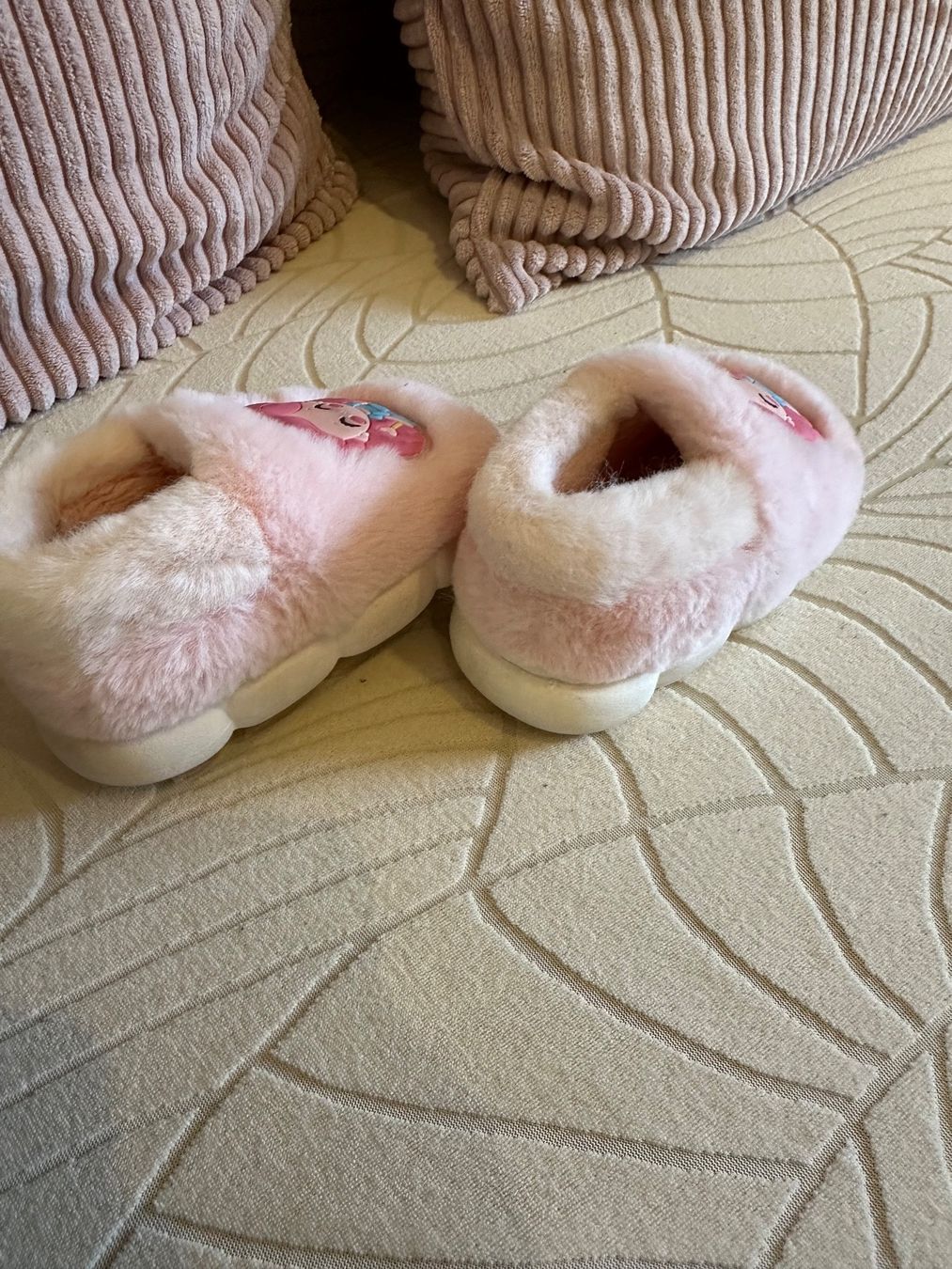 Scarpe per ragazzi: Home shoes 24/25 – Usato da Zürich venduto da Bybyana 1