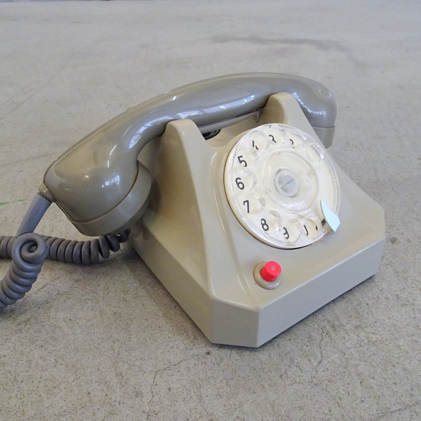 Telefoni: Vintage Telefon 1970 – Usato da Basel venduto da Brocki-auf-dem-Wolf