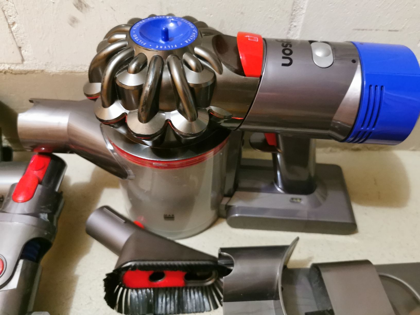 Dyson Aspirapolveri & Accessori: Dyson V8 absolute – Difettoso da Arnegg venduto da michik999 2