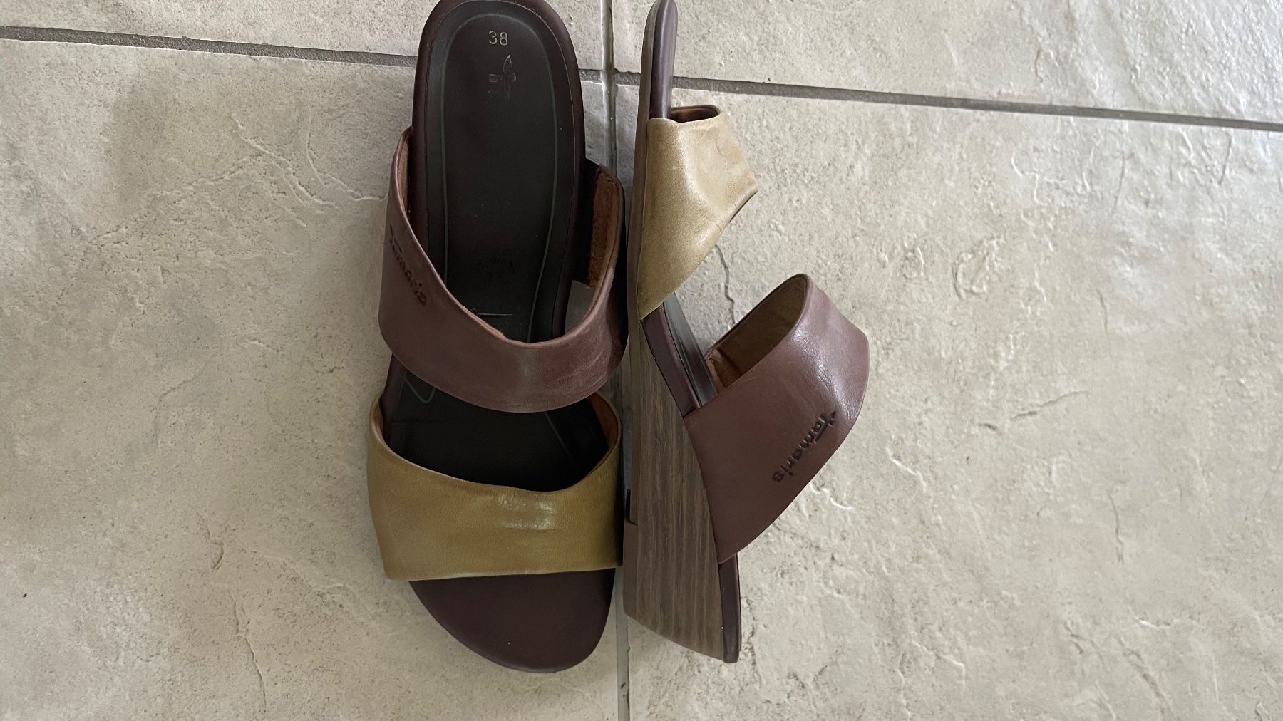 Tamaris Scarpe da donna: Sommer Tamaris Pantoletten , Leder, Grösse 38 – Usato da Wetzikon ZH venduto da Schrungus 1