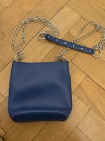 Handtasche in Blau mit Silberkettem