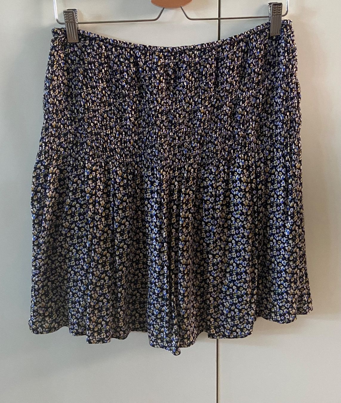 Caroll Gonne: CAROLL Jupe smocks imprimée fleurs 38/40 – Nuovo (secondo la descrizione) da Genève venduto da kik_8jd6 4