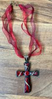 Kreuz-Anhänger mit Granat und Silberfassung