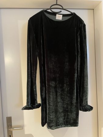Samtkleid PRETA Design qp, dunkles Grün, Grösse M