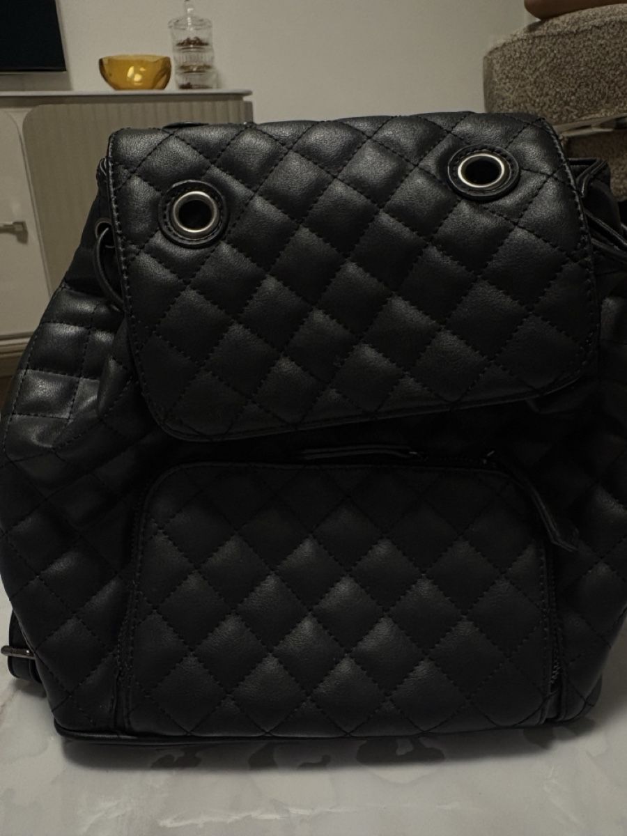 Zaini: Schwarzer Rucksack gesteppt guter Zustand – Usato da Goldach venduto da ale_d56d