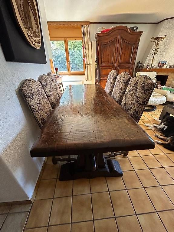Set di tavolo e panche: Table à manger chaîne massif et 8 chaises – Usato da Chexbres venduto da Rimini68