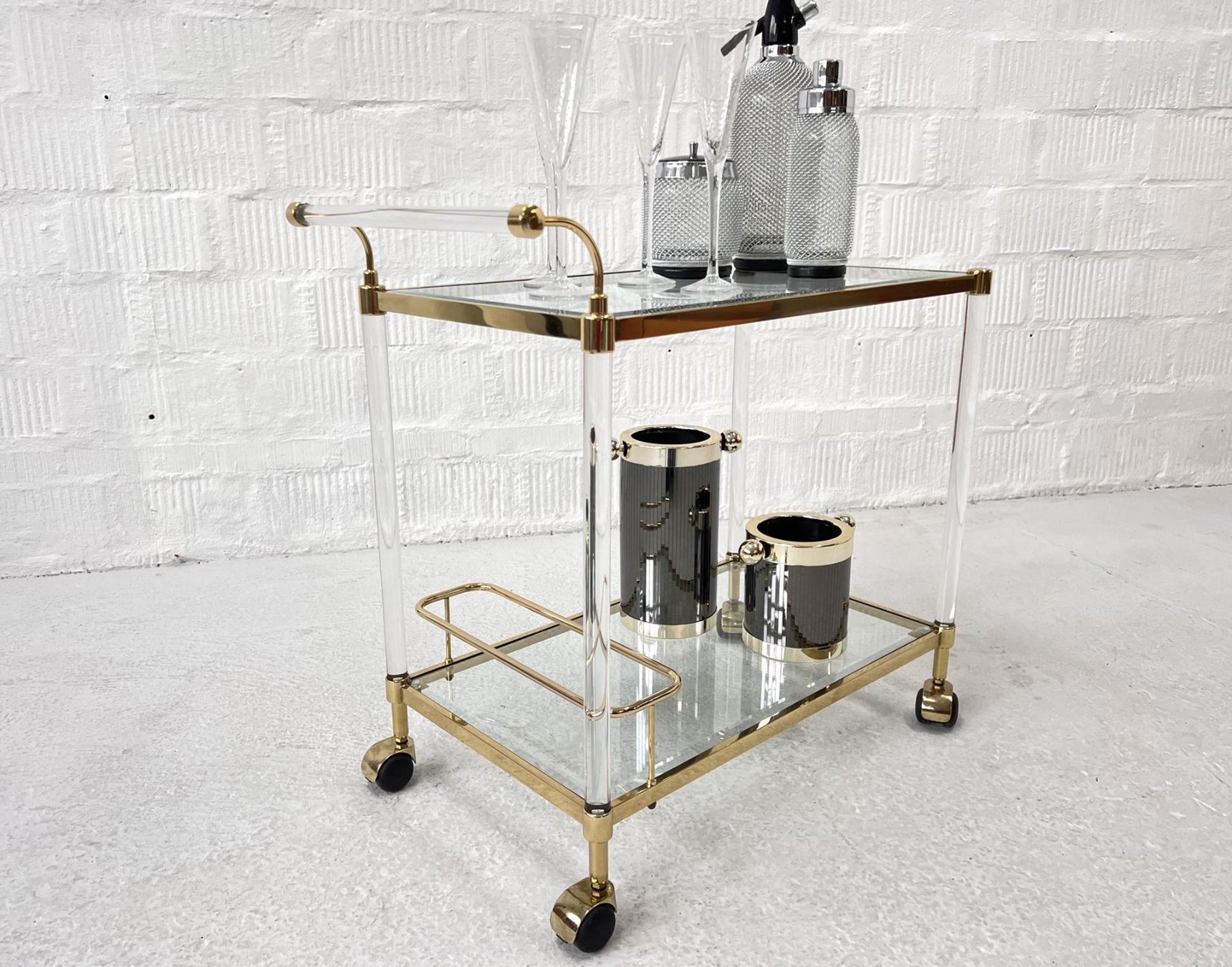 Tische: Vintage Plexi Barwagen, Beistelltisch – Gebraucht aus Walzenhausen von stilvollwohnen 4