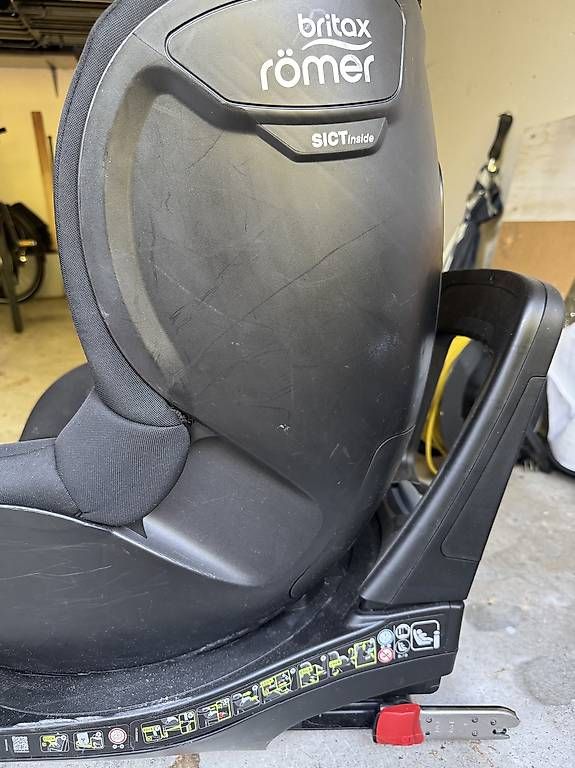 Britax Römer Seggiolini per auto: Britax Römer DUALFIX M i-SIZE Deep Black Classic – Usato da Oberwil BL venduto da Luke11 1