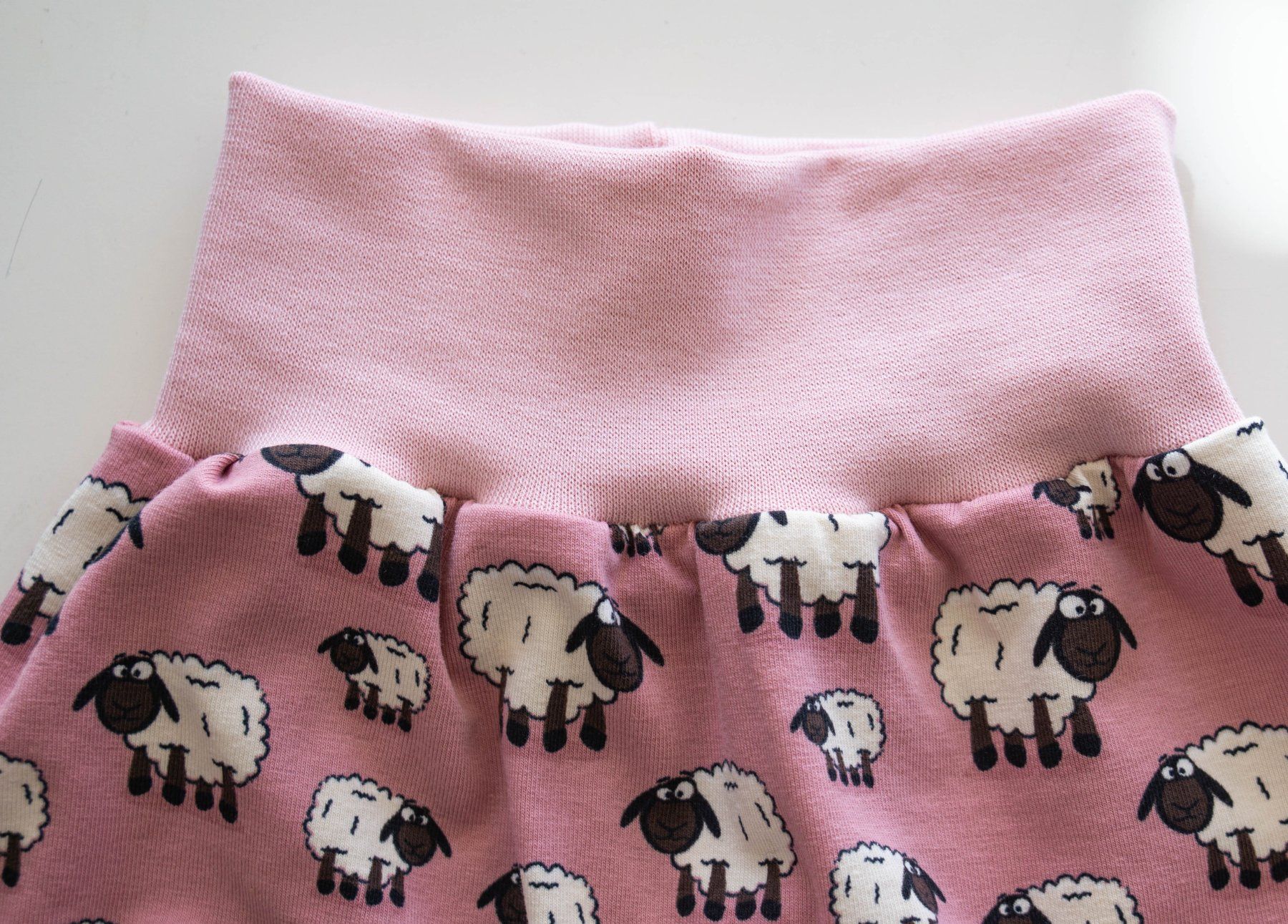 Pantaloni: Kurze Pumphose mit Schafe Gr.62/68 - NEU – Nuovo e nell'imballaggio originale da Zürich venduto da sambaum 2
