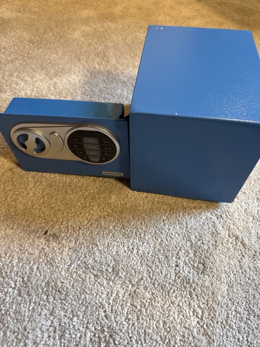 Coffre-fort: Electronic Digital Safe Blue Like New Condition – D'occasion à Naters par vir_8t9z 6