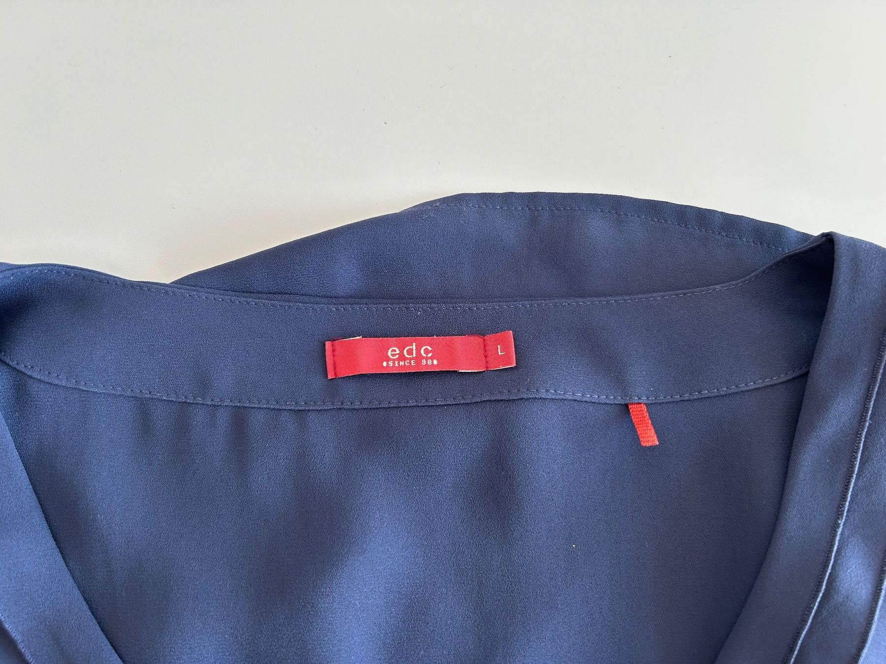 Esprit Camicette: Dunkelblaue, elegenate Esprit EDC Bluse, Grösse L – Nuovo (secondo la descrizione) da Pfäffikon ZH venduto da the4mos 2