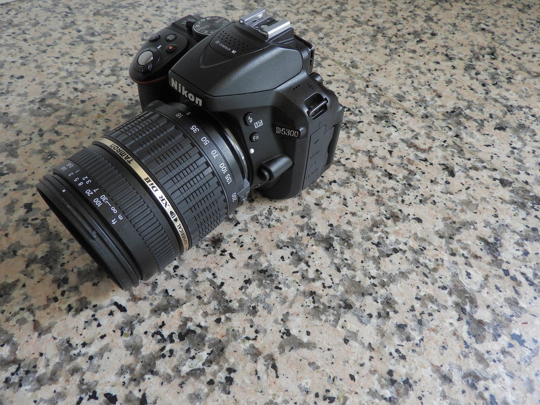 Nikon Kamera: NIKON D5300 mit Objektiv 18-200mm – Gebraucht aus Eglisau von EGLISAU1960