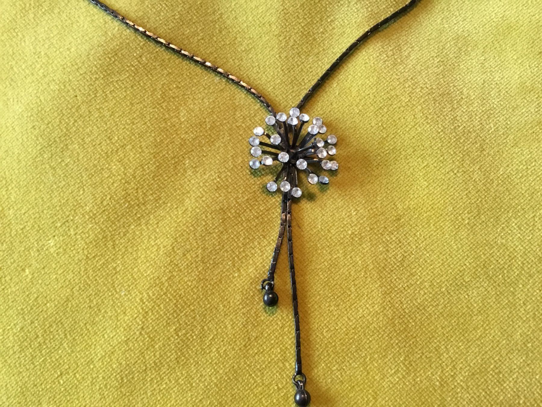 Ketten: Collier chic gris foncé et brillants – Neu und originalverpackt aus Le Landeron von nic_8hd5 1