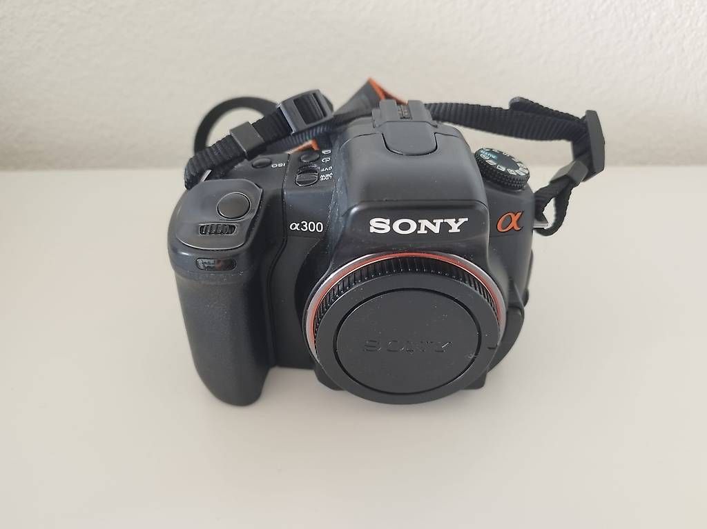 Sony Fotocamera: Sony Kamera mit diversen Objektiven – Usato da Liebefeld venduto da tutti_ 1