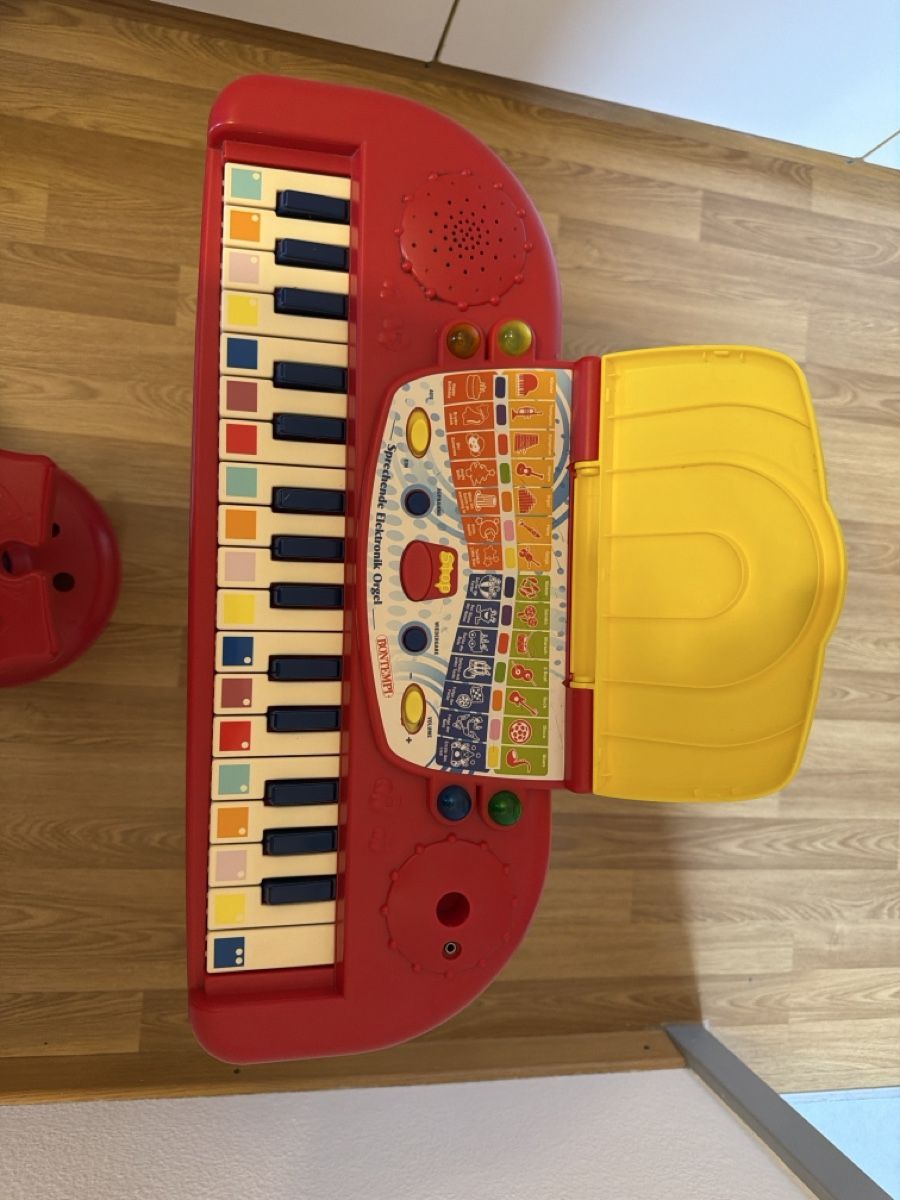 Giocattoli: Kinder Keyboard mit Hocker, Rot/Gelb, Winter-Schnäppchen! – Usato da Schaffhausen venduto da ana_swp2 2