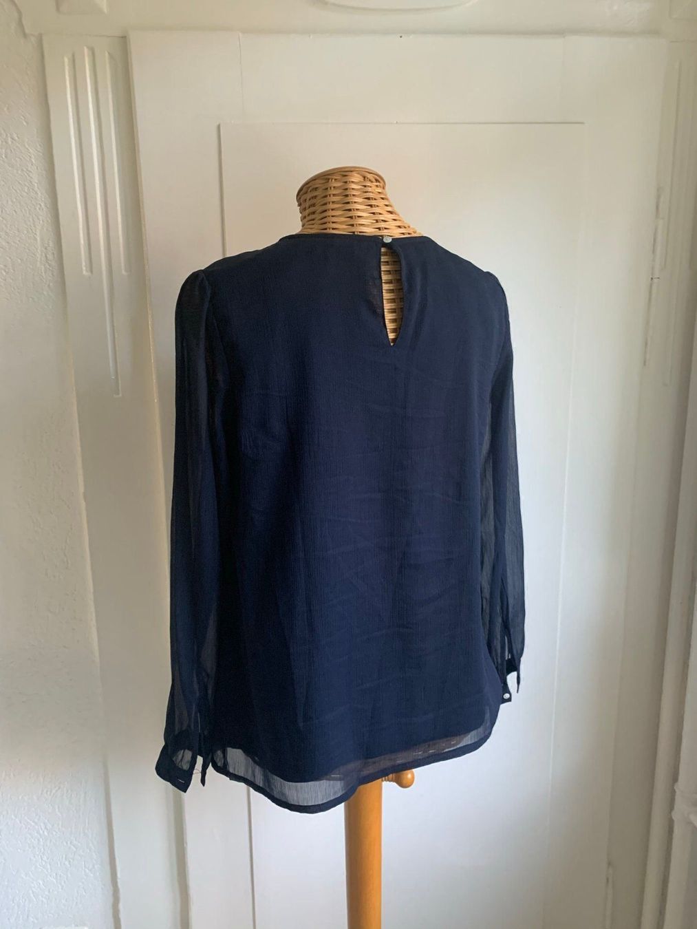H&M Chemisiers: Chiffon Bluse dunkelblau - 36 – D'occasion à Zürich par Diazaio 2