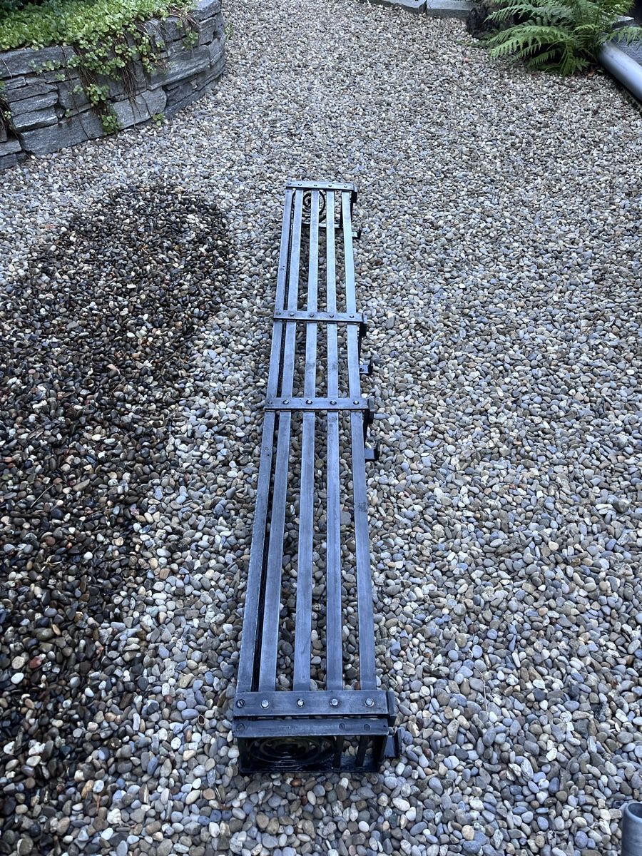 Ferramenta: Blumenkastenhalter, 178cm lang, Schmiedeeisen gehämmert – Usato da Kriens venduto da Bangkapi 4